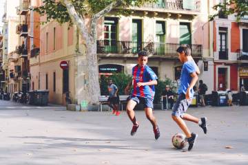 皇马、巴萨也羡慕！拜仁从英超选秀，三叉戟能打破多少纪录？（配图示意）